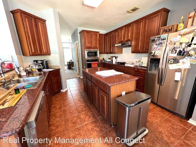 Building Photo - 4 br, 2.5 bath House - 802 Stevenage Dr
