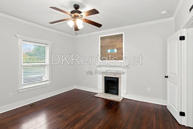 Building Photo - 1845 Vesta Ave