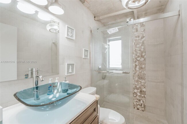 Building Photo - 1340 Lincoln Rd