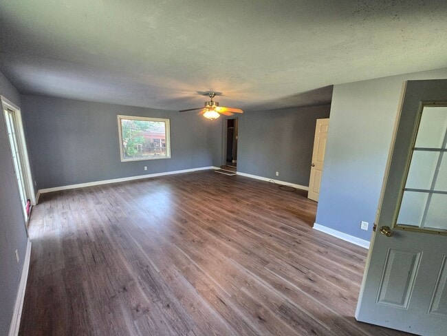 Building Photo - 3 bedroom home in Petersburg