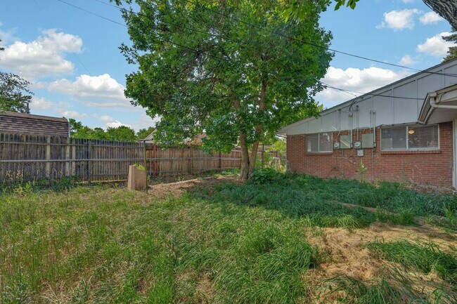 Building Photo - Cozy 2 bedroom duplex