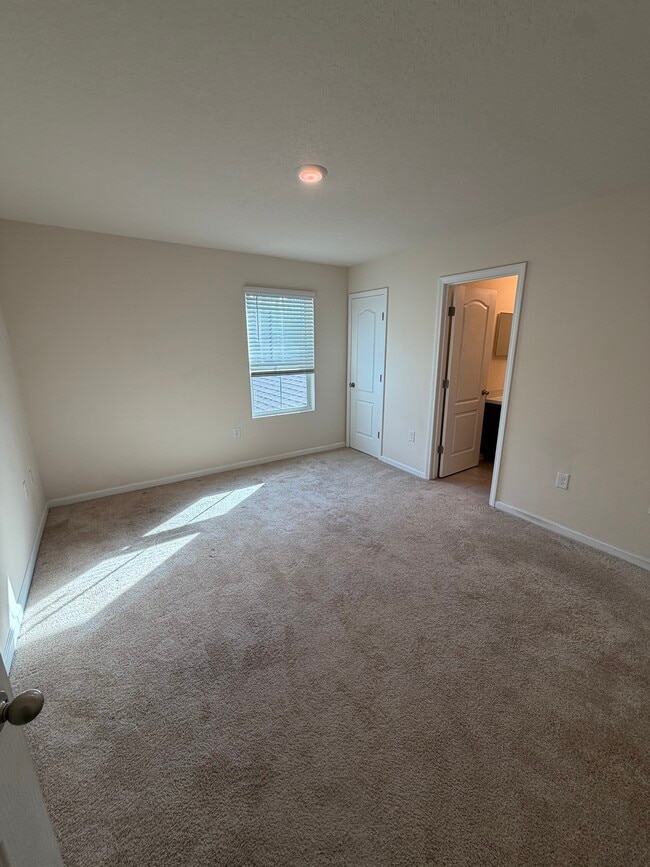 Building Photo - 9507 Star Dr