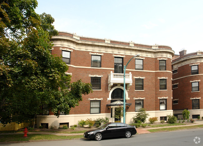 Building Photo - 63 Barker St
