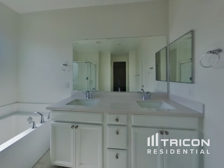 Building Photo - 6563 Smithville Ave