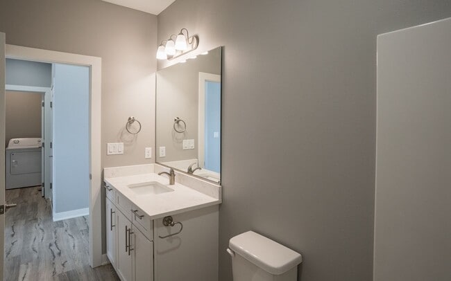 Building Photo - HUGE 4 Bed Home for Rent!