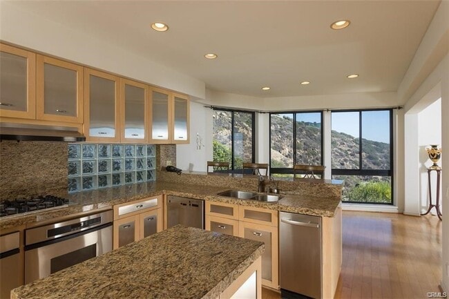 Building Photo - 1326 Skyline Dr