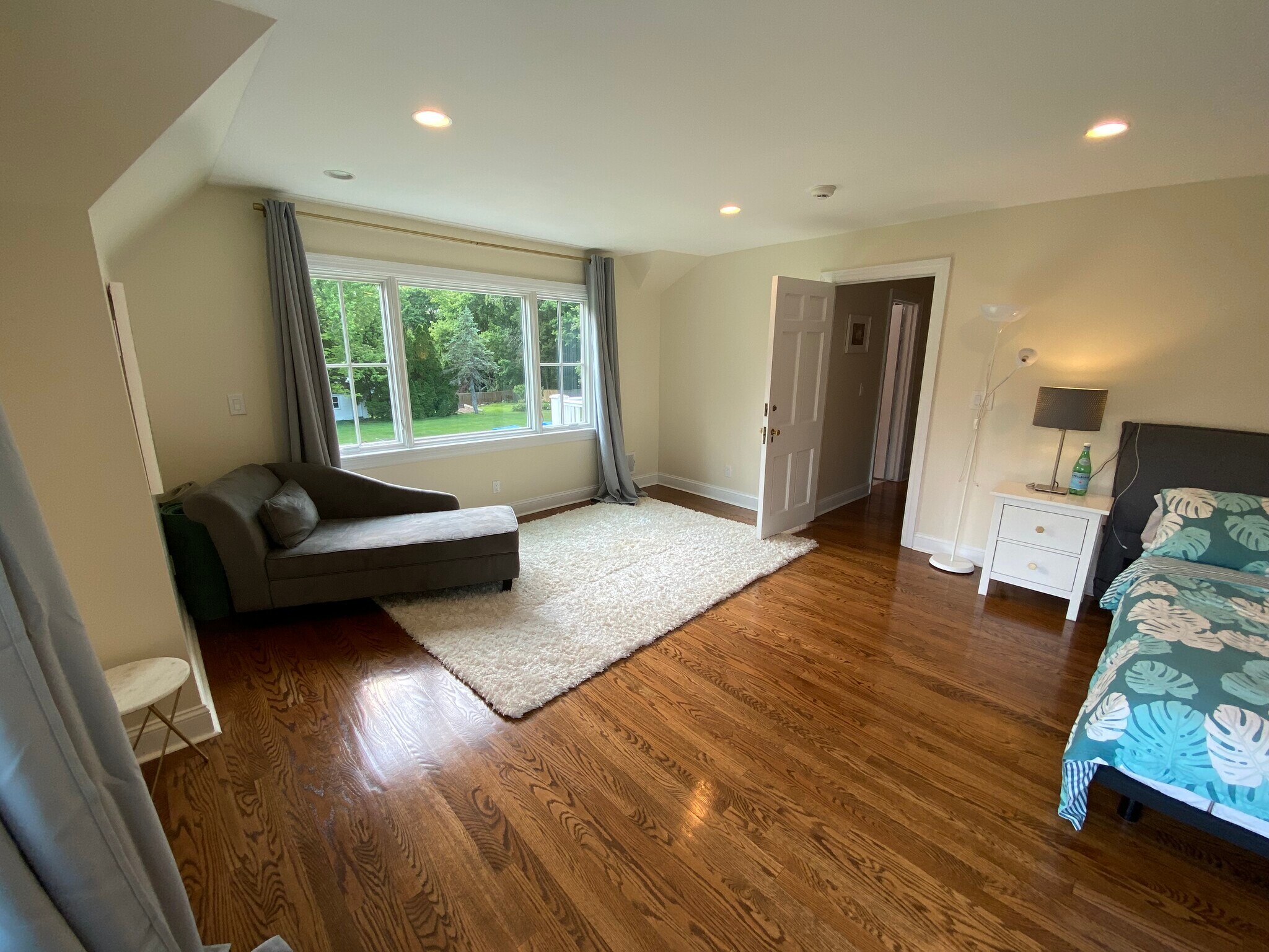 Bedroom reading nook and garden views - 18 Lincoln Ave