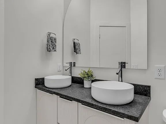 Building Photo - Modern Luxury Meets Everyday Comfort | 2025-Built 2BR Townhome | Near Southside Living