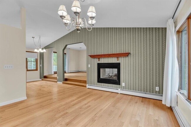 Building Photo - 367 Plain Meeting House Rd