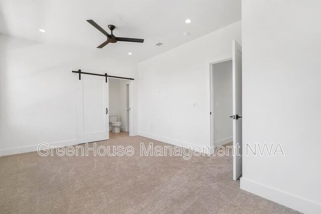 Building Photo - 627 SW C St