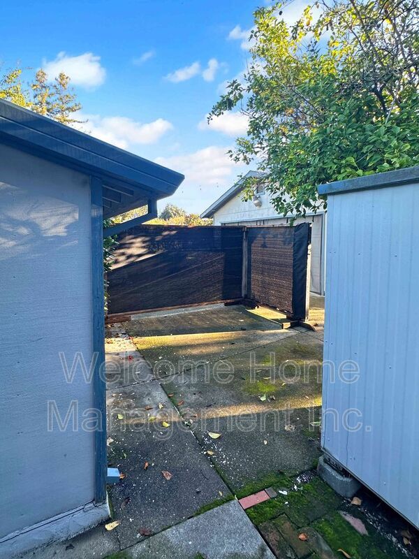 Building Photo - 4690 Augustine St