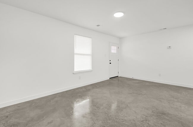 Building Photo - 2853 Choctaw Ave