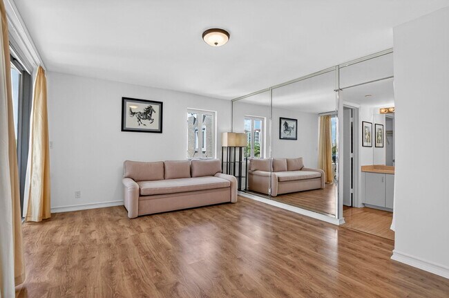 Building Photo - 120 SE 5th Ave