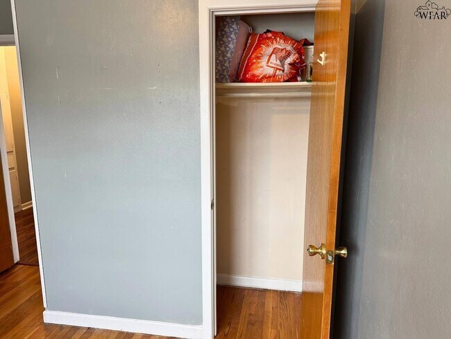 Building Photo - 405 Vaughn St