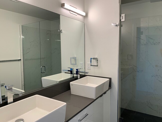 Master Bath - 3916 SW Dawson St