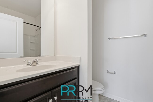 Building Photo - 413 Graypointe Dr