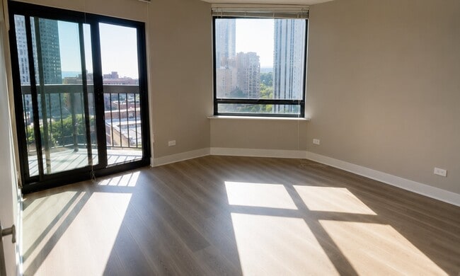 Building Photo - 2500 N Clark St