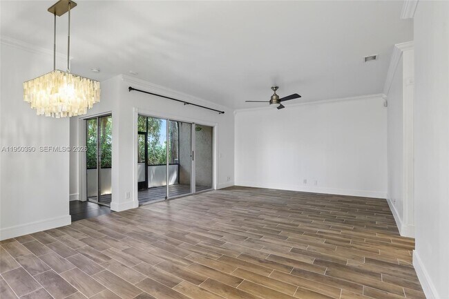 Building Photo - 6582 Via Regina