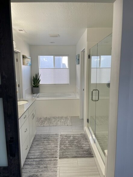 Primary Bath - 3462 W Neymar Ave