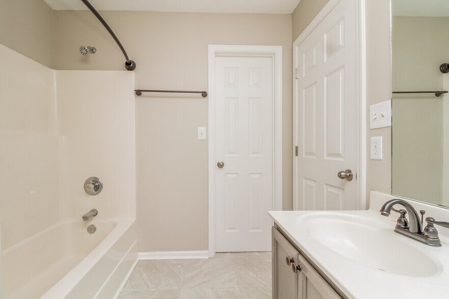 Building Photo - 2211 New Port Dr