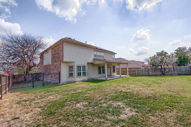Building Photo - ****Go Big, Then Come Home to Comfort and Style!****
