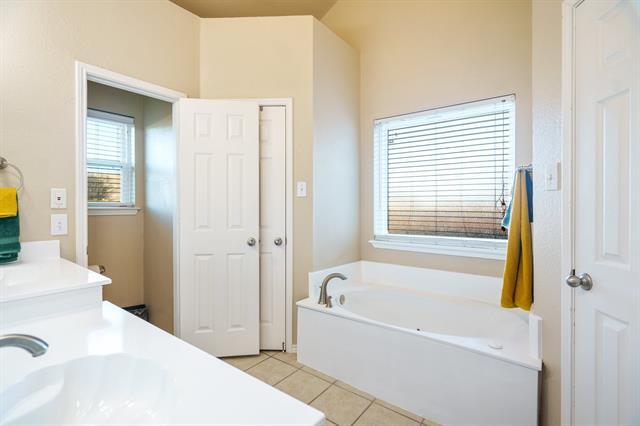 Building Photo - 2808 Pinnacle Dr