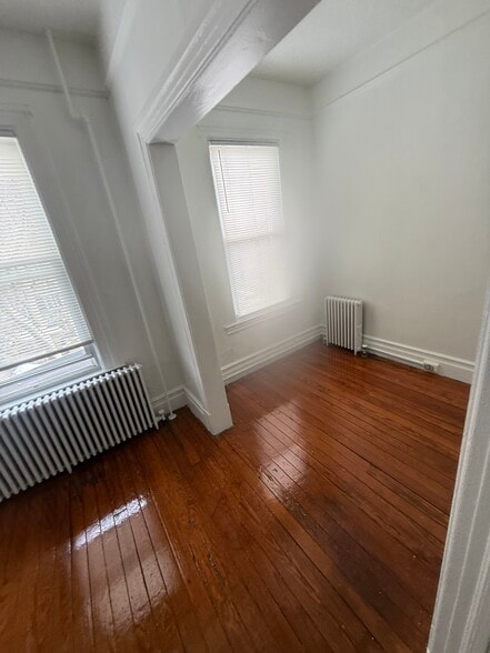 Building Photo - 22 Sherwood Ave