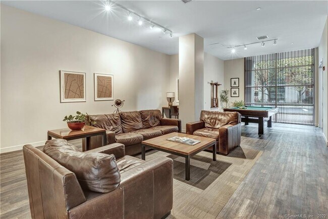 Building Photo - 33 N Water St