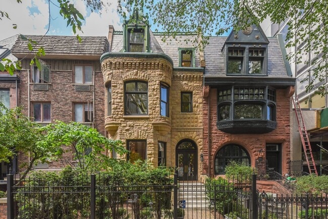 Building Photo - 32 E Bellevue Plz