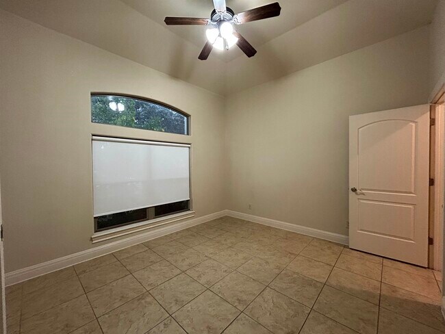 Building Photo - 3335 Hagen Lp