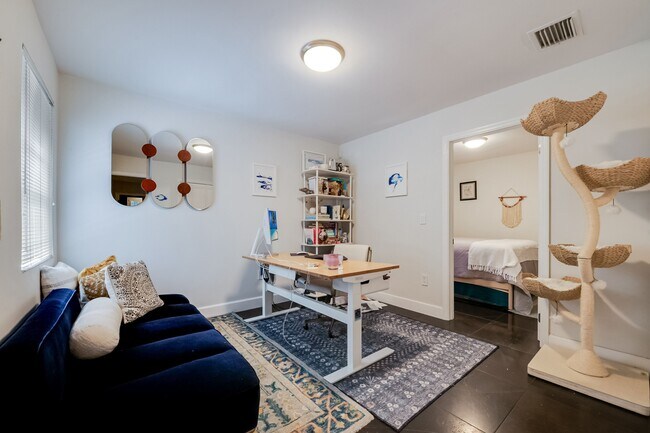 Building Photo - 3940 Loquat Ave