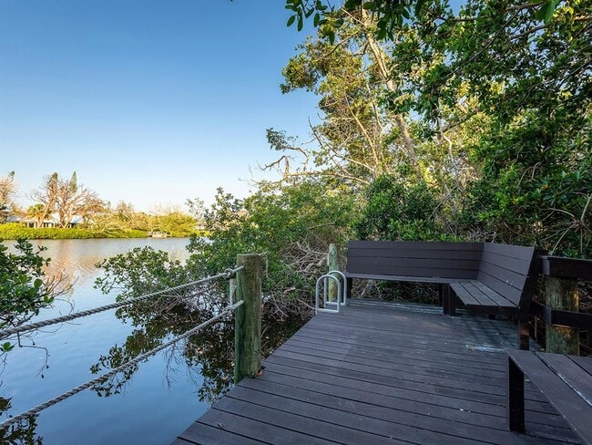 Building Photo - 7647 Sanderling Rd