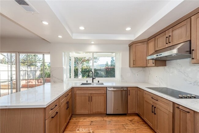 Building Photo - 6 Elderberry