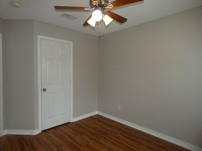 Building Photo - Charming Brick Home - Stonebrook