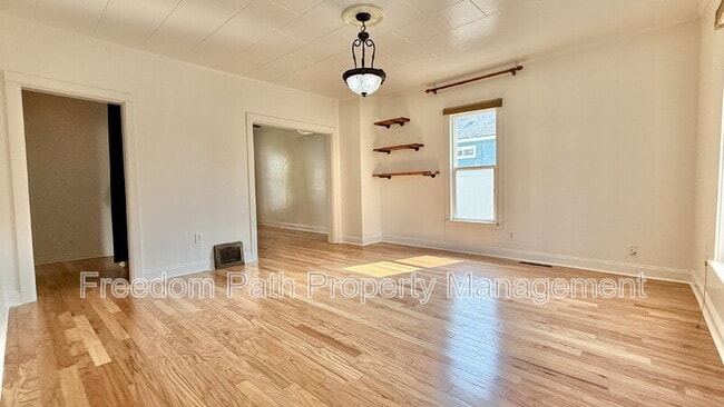 Building Photo - 952 N 5th St