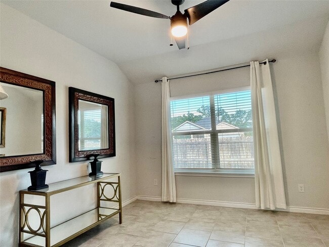 Building Photo - 1916 Thorndyke Ln