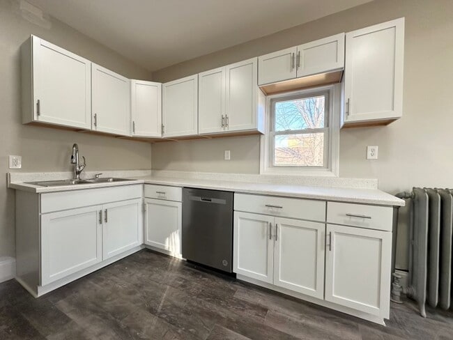 Building Photo - Gorgeous 4 Bedroom Home in Saint Paul!