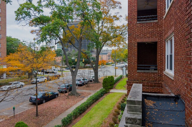Building Photo - The Senate Club - 2 bedroom/2 bath **** MO...