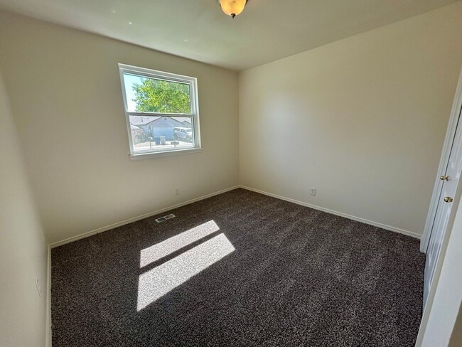 Building Photo - Spacious 4-Bedroom Home with RV Parking & No Backyard Neighbors
