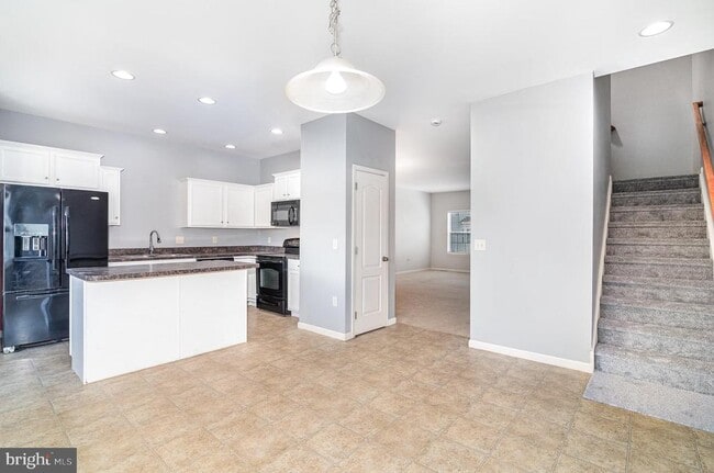Building Photo - 6315 Creekbend Dr