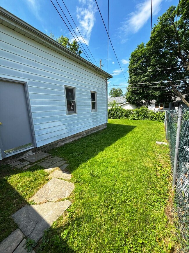 Building Photo - Charming 3-Bedroom Home in Quiet Cul-de-Sa...