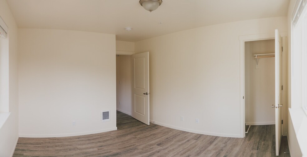 Building Photo - 3031 NE West Devils Lake Rd