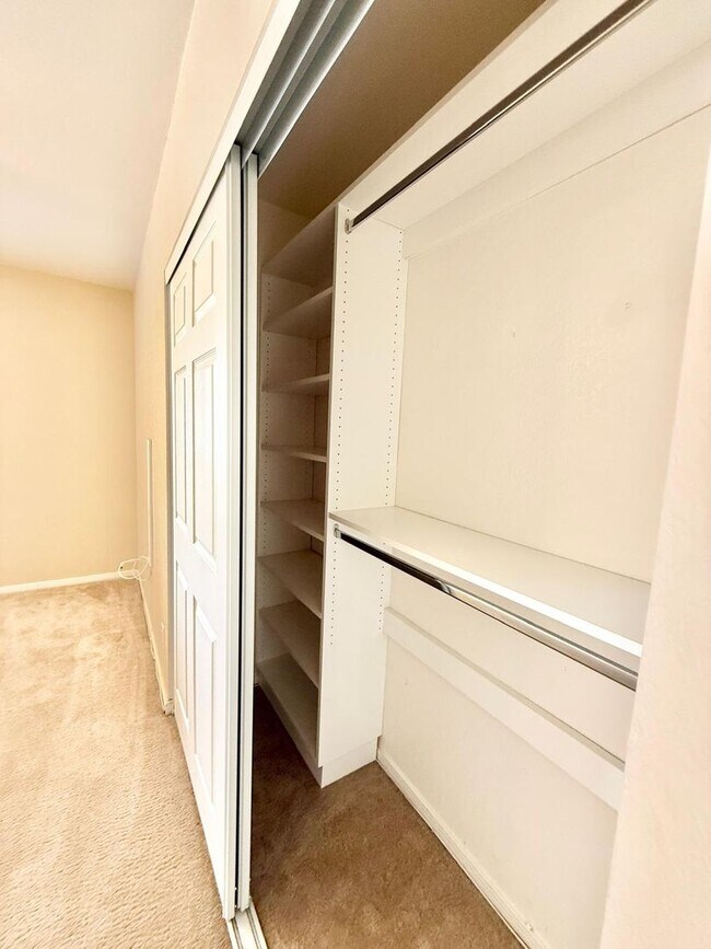 Building Photo - Amazing Peccole Ranch Home 4 beds & Pool