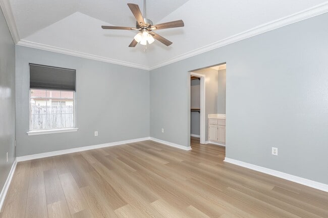 Building Photo - Freshly Renovated Rental Property
