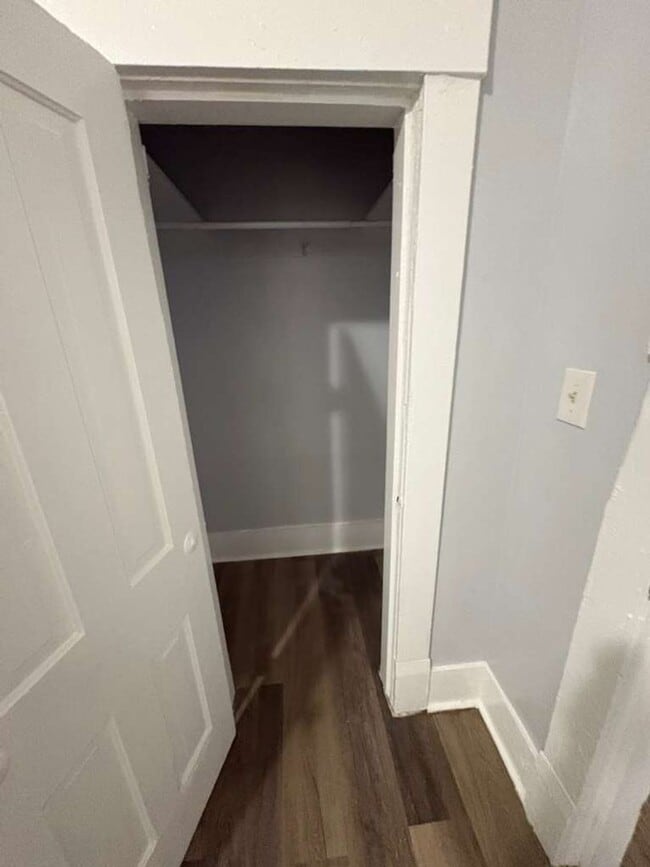 Building Photo - 140 E 5th St