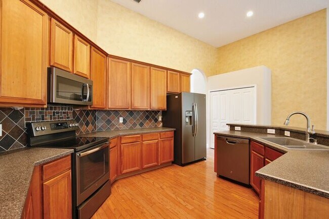 Building Photo - Stunning 4/3 Pool Home with a Bonus Room a...