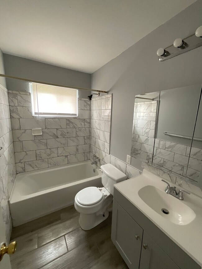 Building Photo - 8 Pollux Cir E
