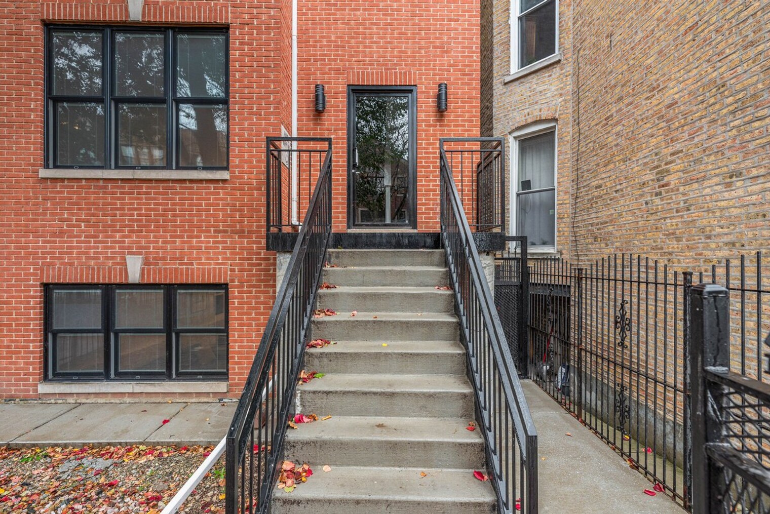 Building Photo - 1044 N California Ave