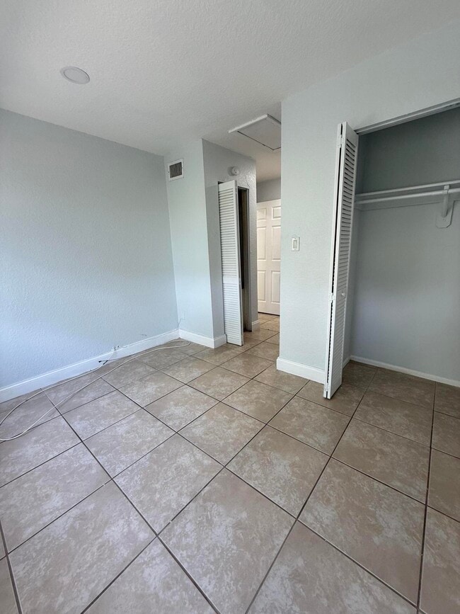 Building Photo - 9640 Oakburst Ln