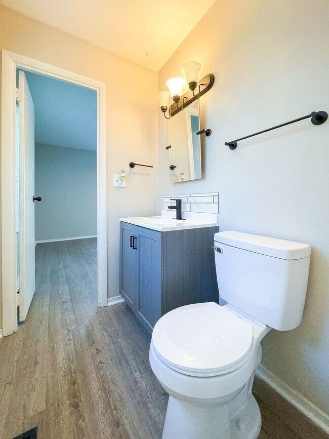 Building Photo - 7916 E 34th St